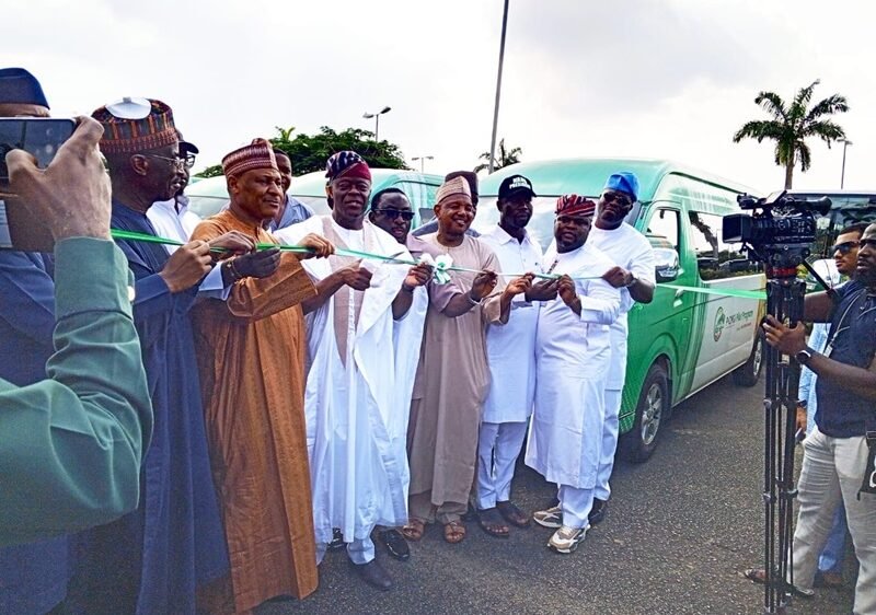 FG Donates 64 CNG Buses To Organised Labour, Students