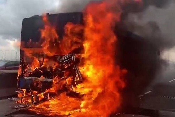 “It Isn’t Powered By CNG” : PCNGI Debunk Fake News Of CNG-powered BRT Bus Fire On Lagos 3rd Mainland Bridge