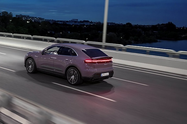 An Electric Porsche’s Battery Can Be Thrown In The Trash With A Side Hit At 32 Km/h