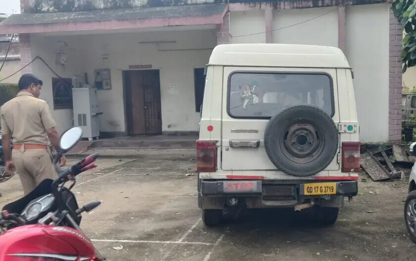 Odisha Police SI critical after SUV rams into Bargarh checkpost during vehicle checking, driver absconding