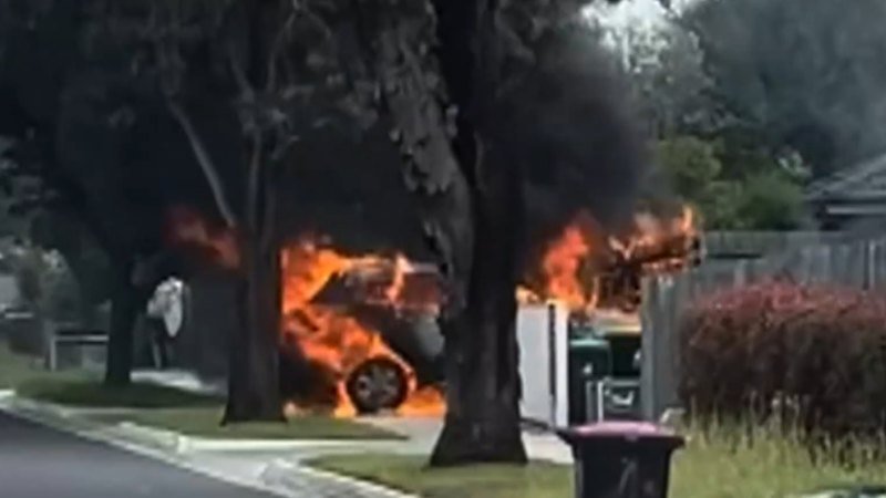 Children saved from car fire in Melbourne