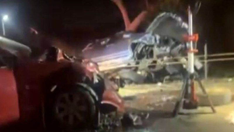 One person killed and six injured in Melbourne crash