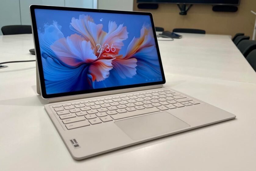 This ultraportable Lenovo tablet has no business being this good (especially for its price)