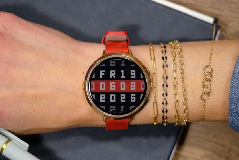 Pebble’s round smartwatch is getting a reboot
