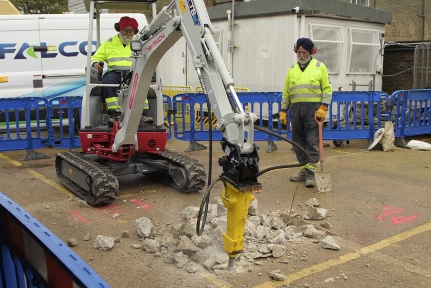 Falco buys 15 Takeuchi  e-diggers