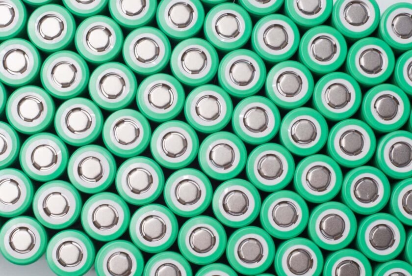 Lithium-ion batteries could last longer with chemical tweak