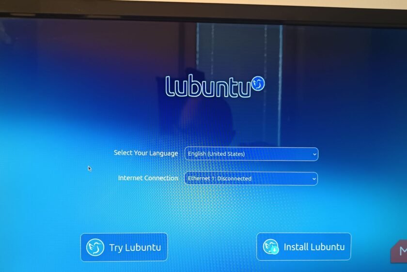 I boosted my old laptop’s battery life by switching to this power-efficient Linux distro