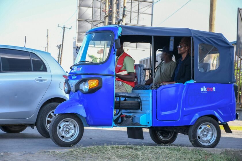 Skoot Launches Electric Tuk-tuk in Kenya with SUN Mobility Battery Swapping