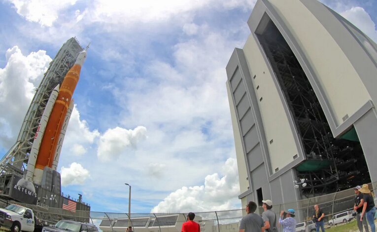 SLS NASA Artemis 2 Fails Wet Rehearsal Test With Continued Helium Leaks – Earliest Launch April 2026