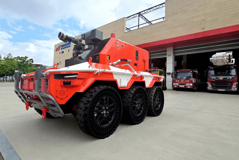 Autonomous firefighting robot can drive straight into a 1,000 degree blaze