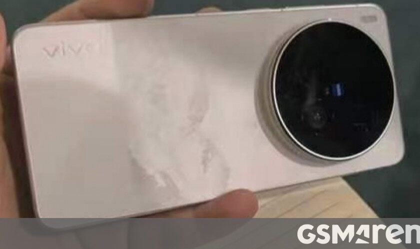 vivo X300 Ultra battery capacity and hands-on images leaked