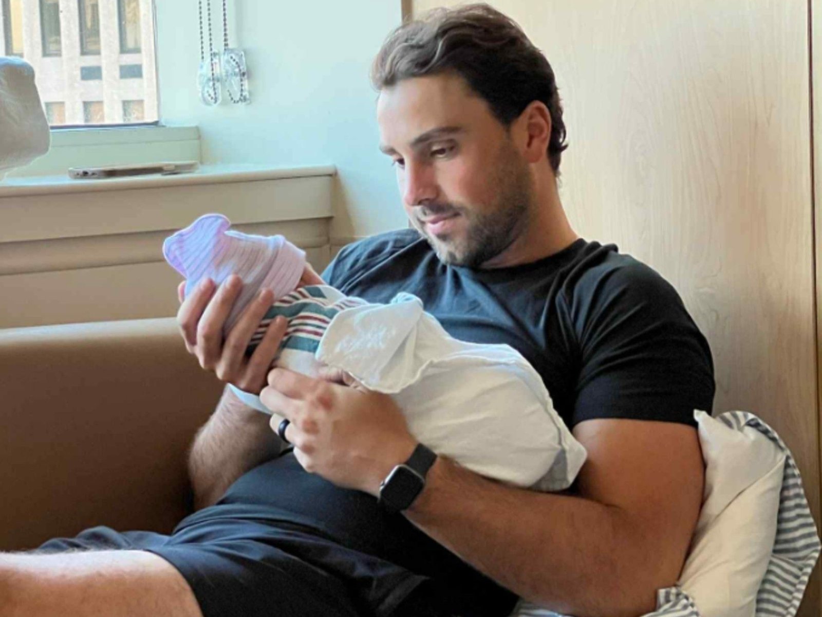 Tiger Woods arrested, charged with DUI in Florida rollover car crash: police