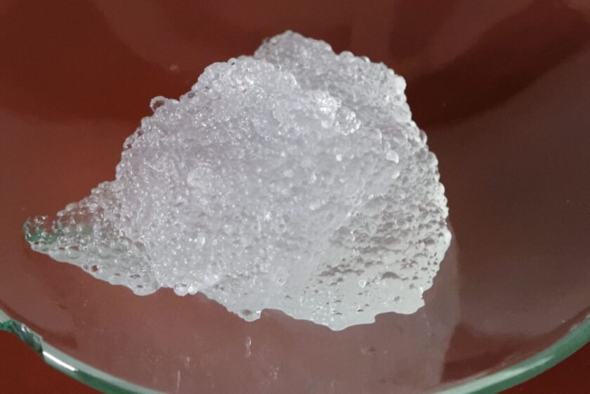 Conductive smart hydrogels as battery electrolytes: Promising for lithium, sodium, and zinc-ion chemistries