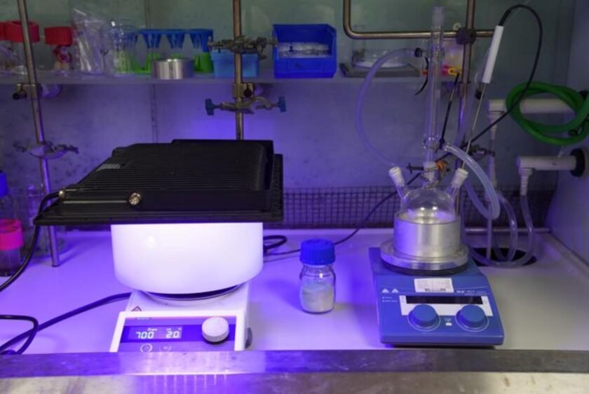 Researchers convert battery acid and plastic waste into clean hydrogen