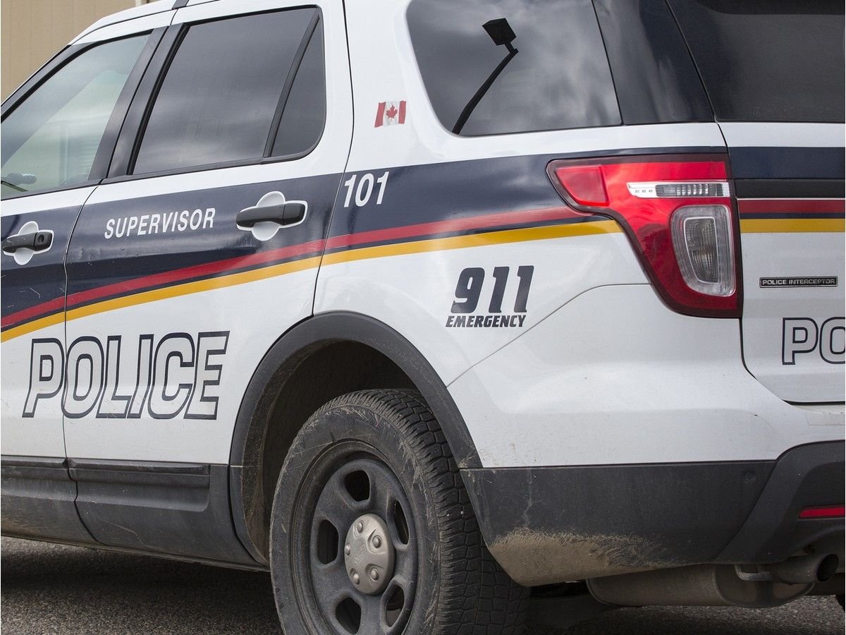 Driver accused of trying to hit Saskatoon officers with stolen vehicle